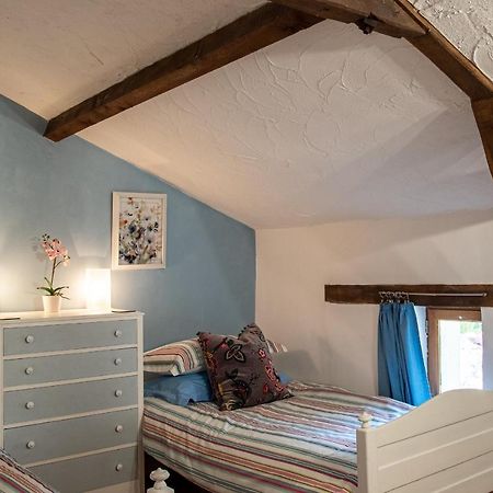 Lavender House - Traditional Stone House Oozing Charm And Character Cersay Buitenkant foto