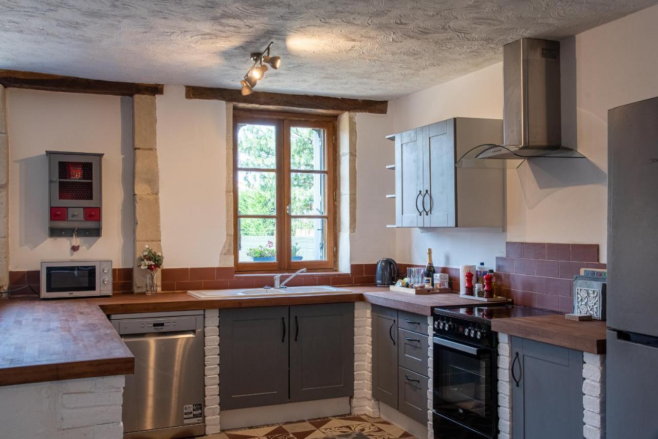 Lavender House - Traditional Stone House Oozing Charm And Character Cersay Buitenkant foto