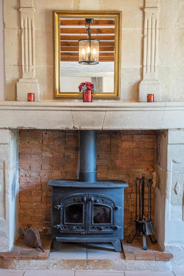 Lavender House - Traditional Stone House Oozing Charm And Character Cersay Buitenkant foto