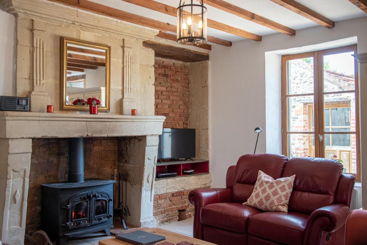Lavender House - Traditional Stone House Oozing Charm And Character Cersay Buitenkant foto