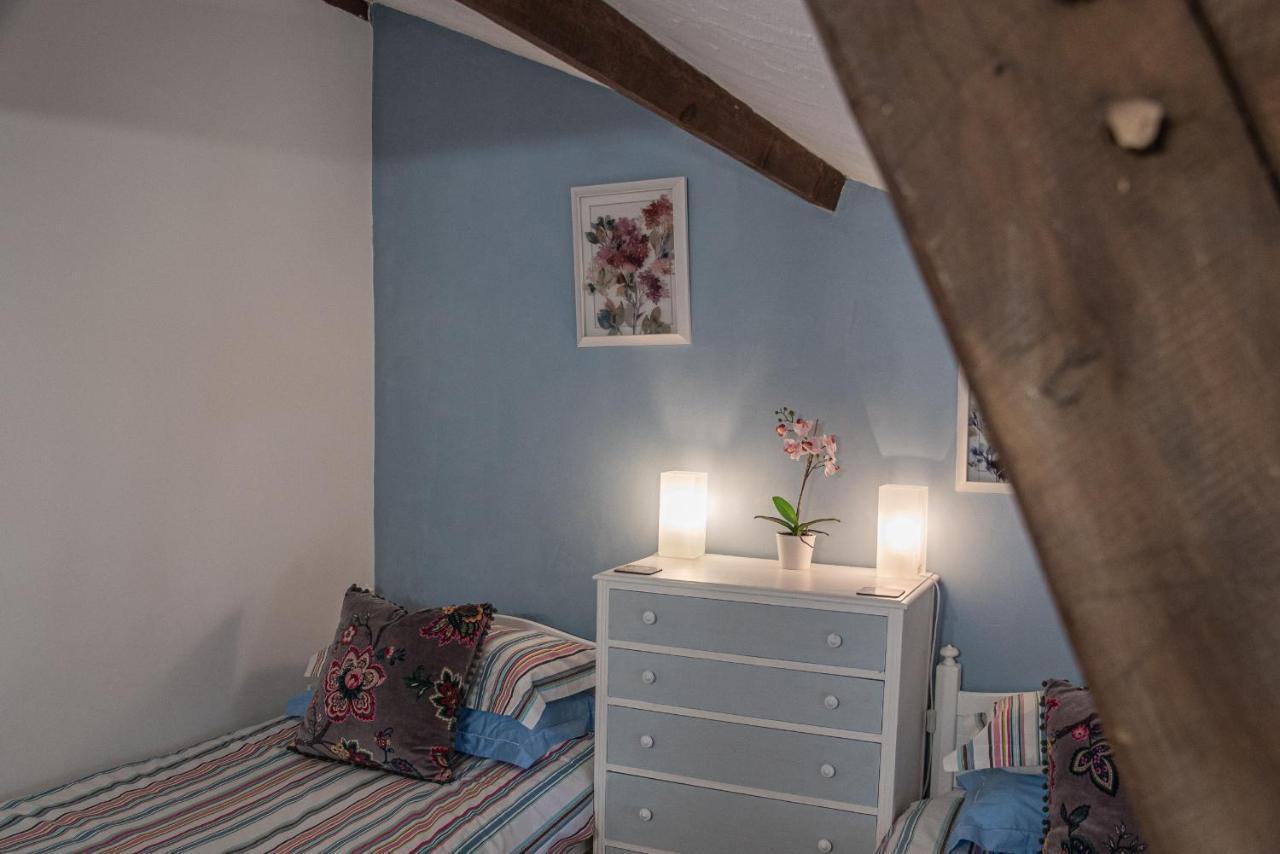 Lavender House - Traditional Stone House Oozing Charm And Character Cersay Buitenkant foto
