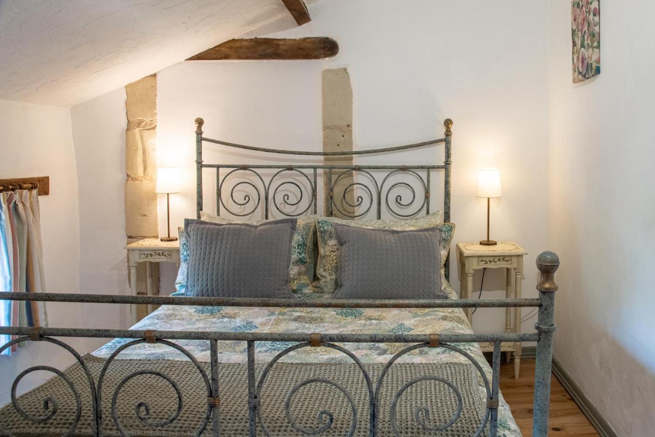Lavender House - Traditional Stone House Oozing Charm And Character Cersay Buitenkant foto