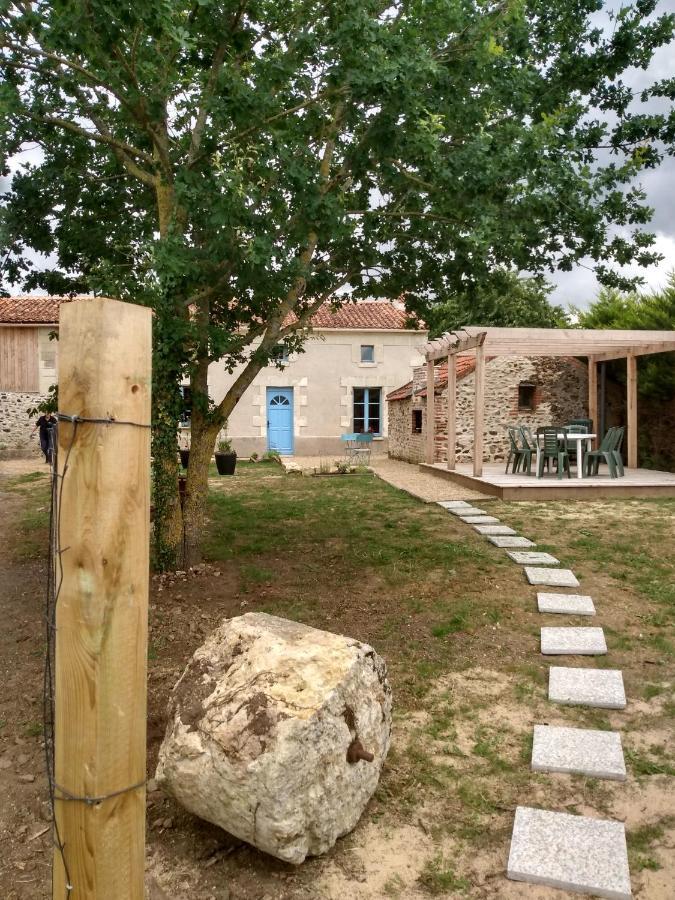 Lavender House - Traditional Stone House Oozing Charm And Character Cersay Buitenkant foto