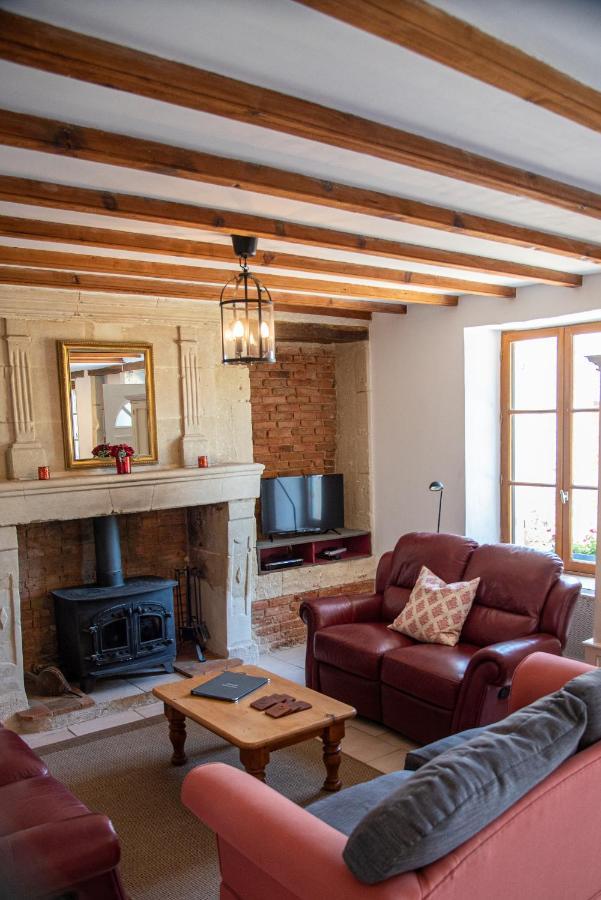 Lavender House - Traditional Stone House Oozing Charm And Character Cersay Buitenkant foto